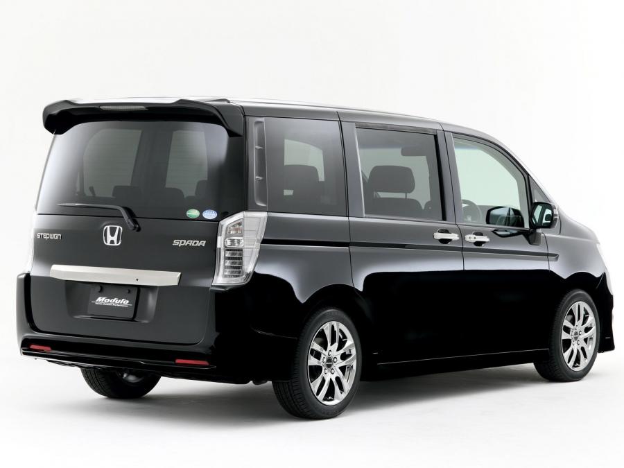  Honda Stepwgn Spada by Modulo 2013 года  (фото 4 из 4)